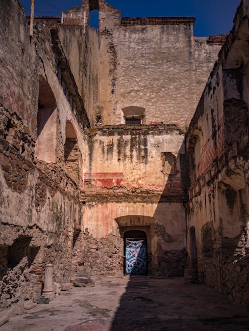 Herculaneum archaeological ruins narrow street