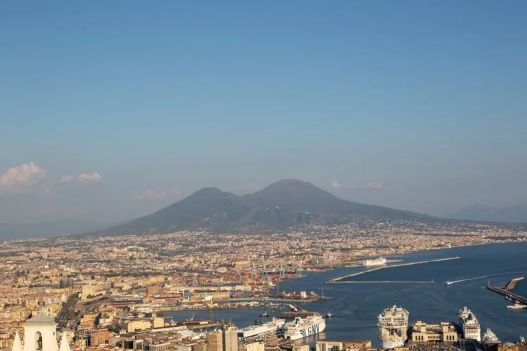 Pizzerias familiales et artisanales de Naples travel tourism landmark